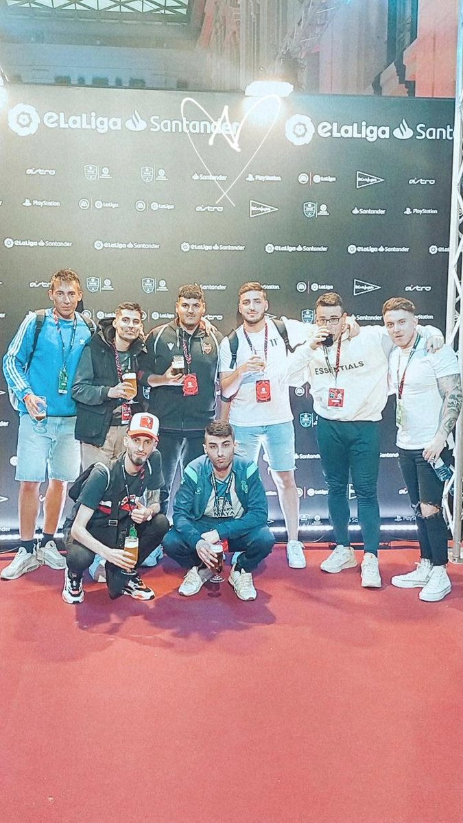 El año pasado no pude jugar a FIFA lo que me hubiera gustado ni ponerme a competir por trabajo🥲

Tuve la suerte de disfrutarlo igual viendo a mis xavales en su primer año en Elaliga😍

Y si este año intentamos de... No seré capaz no? 🤯

Quién se sube a la Zeitulineta?👀

#Hey