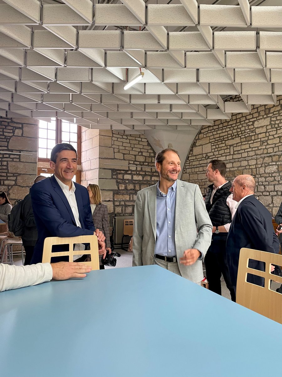 Ce matin, l'UCO Niort a eu le plaisir de recevoir <a href="/JeromeBaloge/">Jérôme Baloge 🇺🇦</a> pour une visite des locaux au centre Du Guesclin. L'occasion de faire le point sur les travaux d'aménagement passés et en cours, et sur le renouveau du quartier ! #NiortAgglo #NiortSup #UCONiort