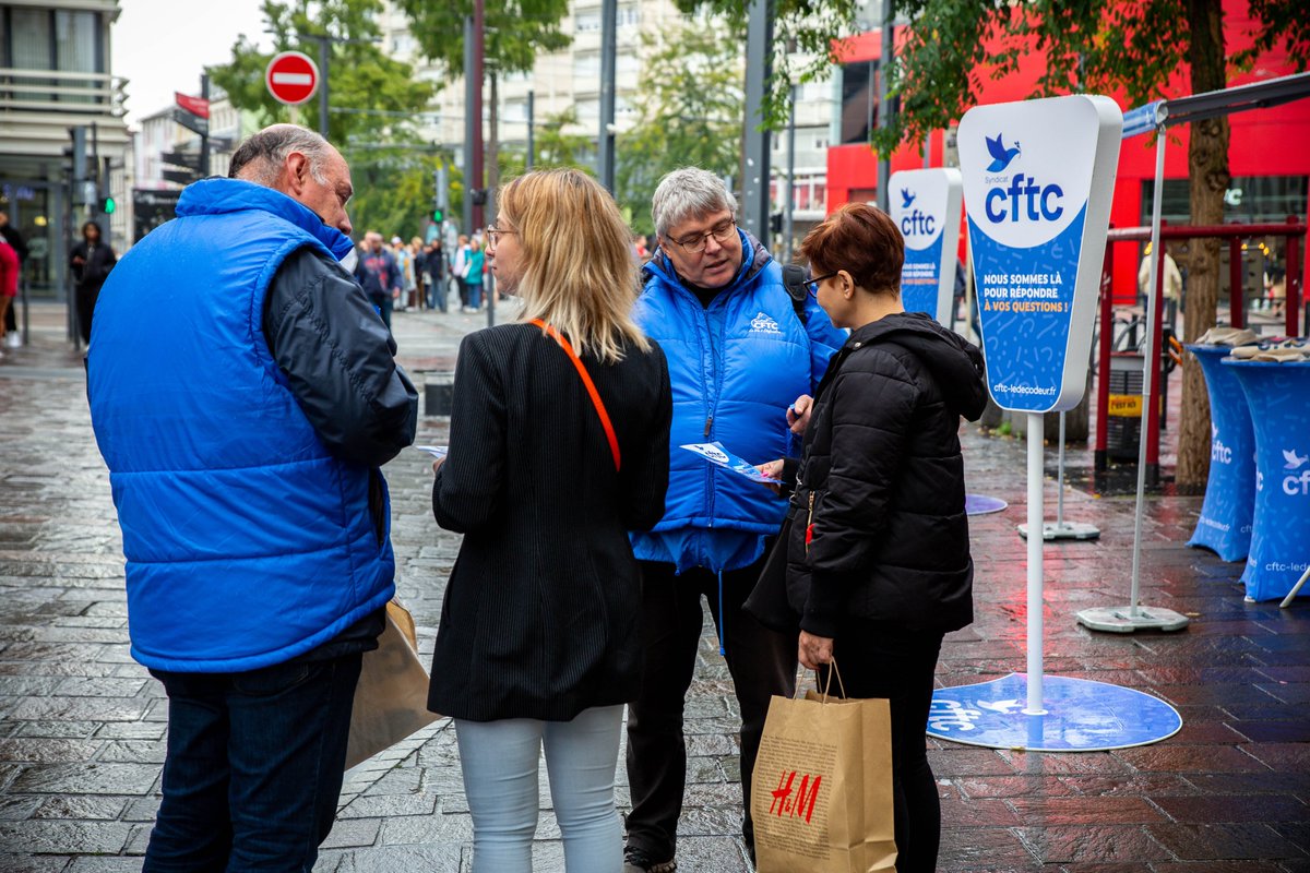 SyndicatCFTC's tweet photo. Conclusion d'un week-end bleu et blanc dans l'Est de la #France ce samedi 24 septembre ! 
Notre équipe de militants a investi le centre-ville de #Mulhouse pour faire connaitre le @SyndicatCFTC et sa vision du #syndicalisme constructif. https://t.co/RobtUKYR0A