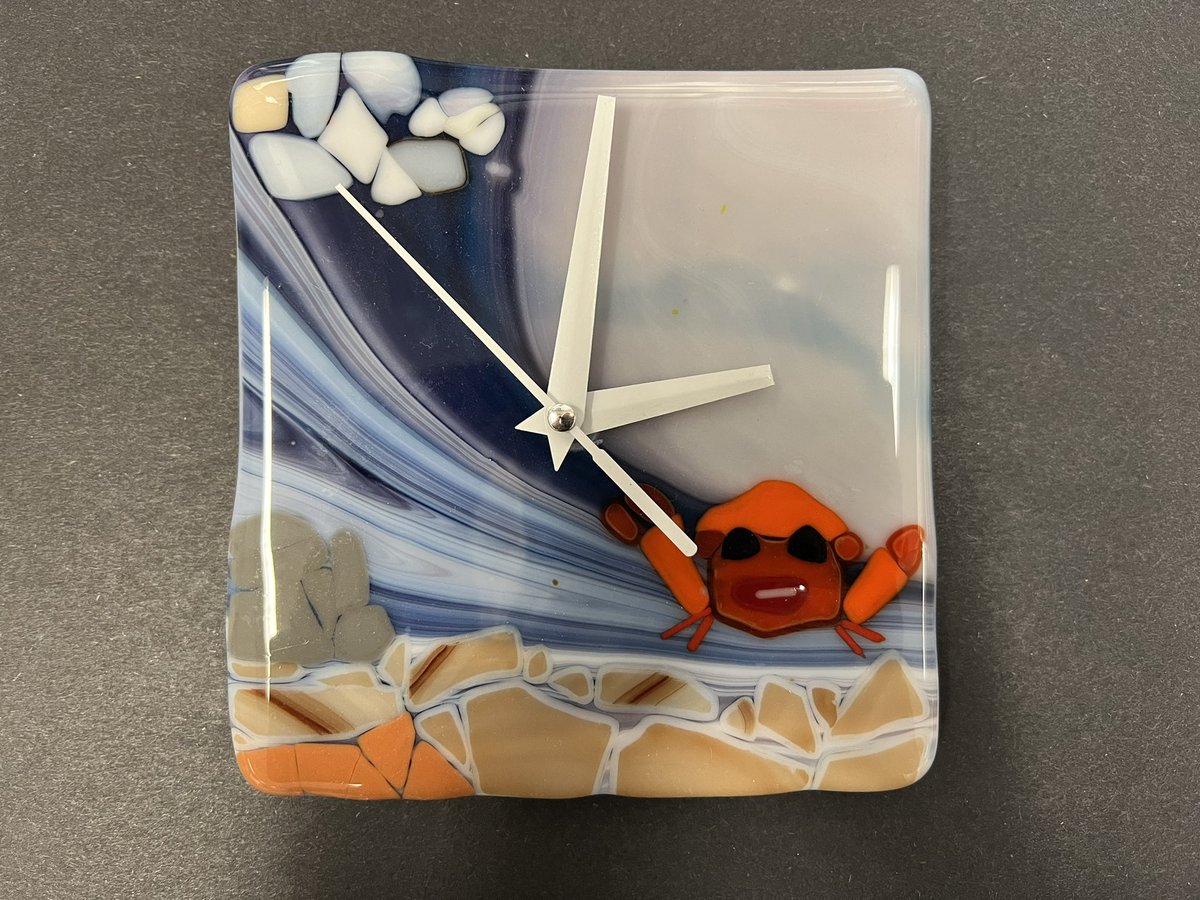 Art_nicholson's tweet photo. 8th grade ceramics students created glass fused clocks!  I am so impressed with the results!  @WestviewSVVSD @ApWestview #SVVSDArt https://t.co/EJadiirJdJ