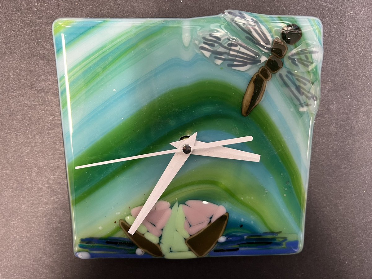 Art_nicholson's tweet photo. 8th grade ceramics students created glass fused clocks!  I am so impressed with the results!  @WestviewSVVSD @ApWestview #SVVSDArt https://t.co/EJadiirJdJ