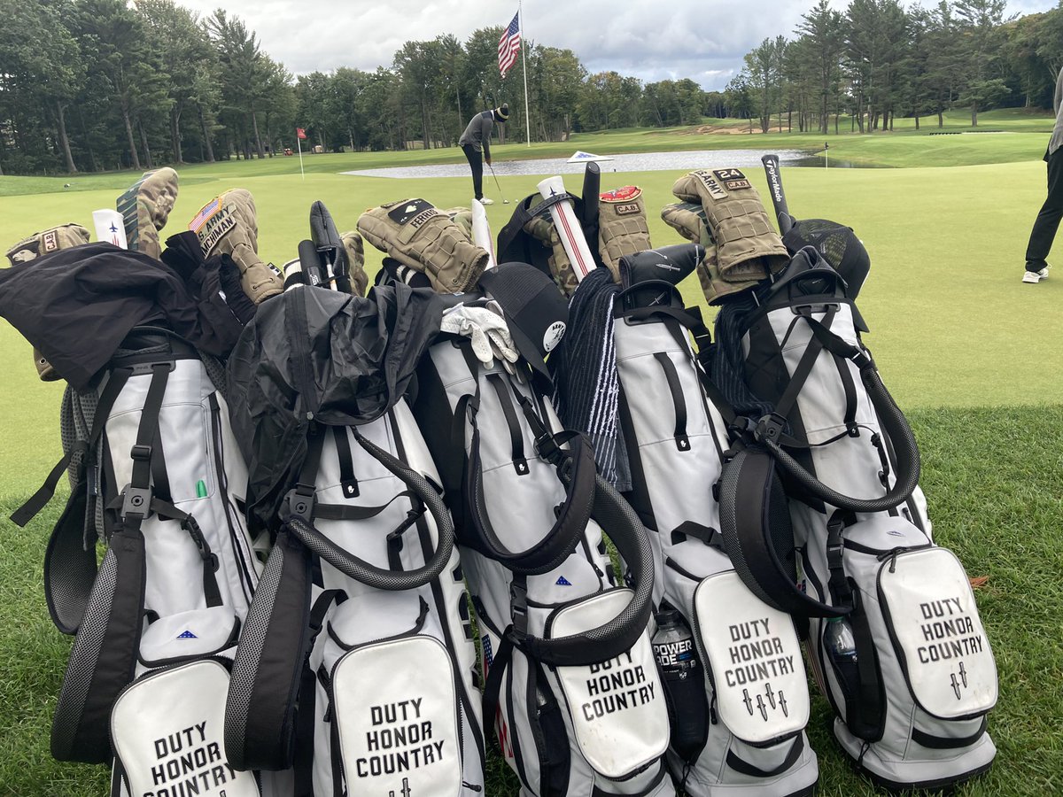 CoachGRU's tweet photo. Ready to go for Round One of the @FoldsofHonor Collegiate at @AmericanDunes! #FightTheElements! @ArmyWP_Golf @GolfCoachesAssn #GoArmyGolf! ๐บ๐ธโณ๏ธ https://t.co/m5GWvVrkRg