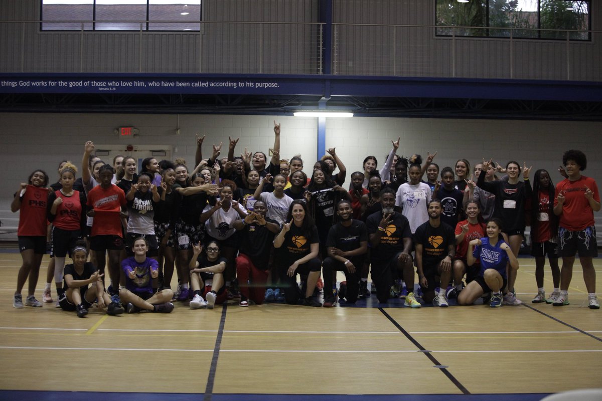 Ballers With Big Hearts showcase. 50+ players, coaches, scouts. Trainers showed why they're truly some of best in area! When it's really about the kids, it's a whole other level! 
<a href="/CoachDee_Jay/">De'Shaud Johnson</a> @iHandleBball <a href="/RedstormElite/">XPC</a> <a href="/LindaLeigh2/">Linda Leigh</a> #payitforward