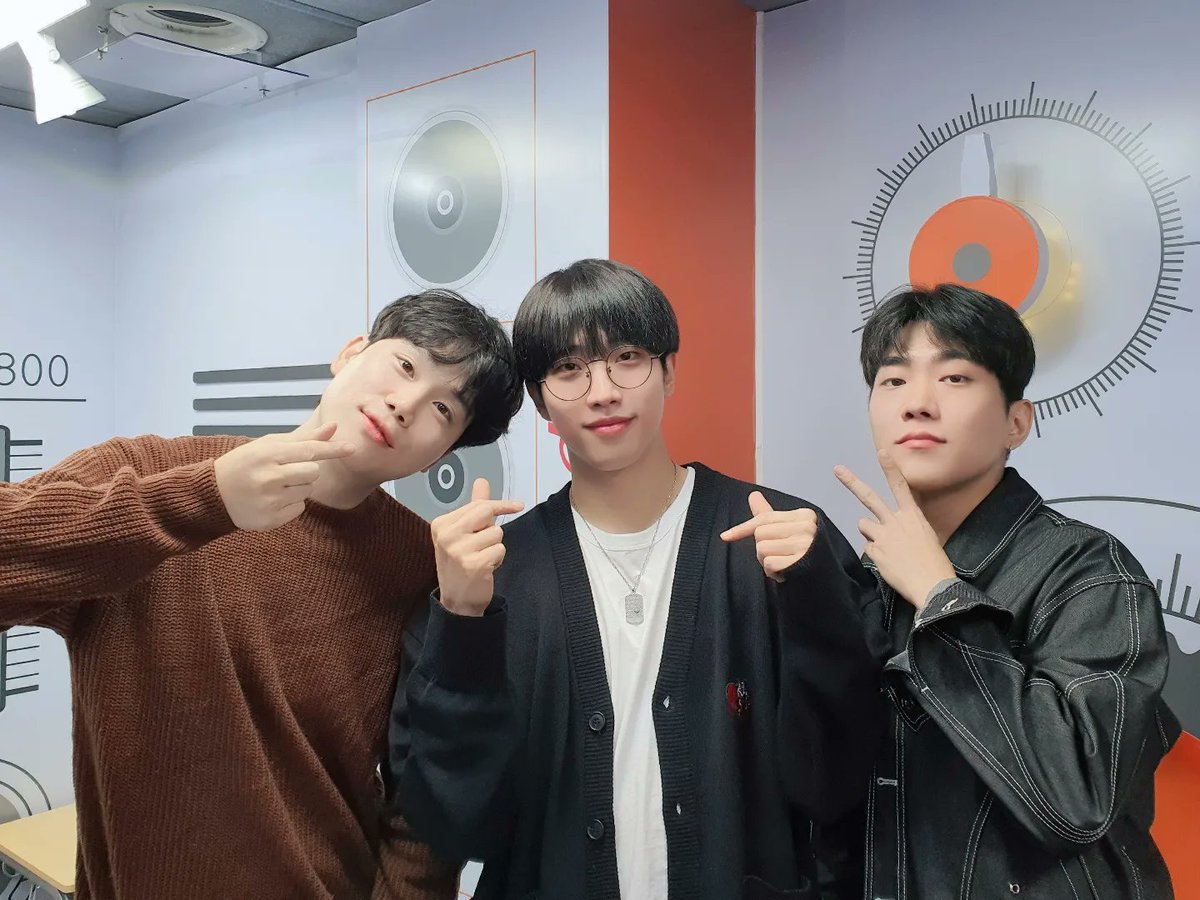 rnus_arirang's tweet photo. ๐จโ๐ปDANNiVIEW๐น
Interviewer DJ #DANN and Interviewee #MINDU
@KINGDOM_GFent @OfficialMIND_U
#DANN #๋จ #MINDU #๋ง์ธ๋์ #JaeHee #์ฌํฌ #GODAK #๊ณ ๋ฅ #ARIRANGRADIO #RADIONUS #RNUS #์๋ฆฌ๋๋ผ๋์ค #๋ผ๋์จ์ด์ค https://t.co/anjsgdj7Bd
