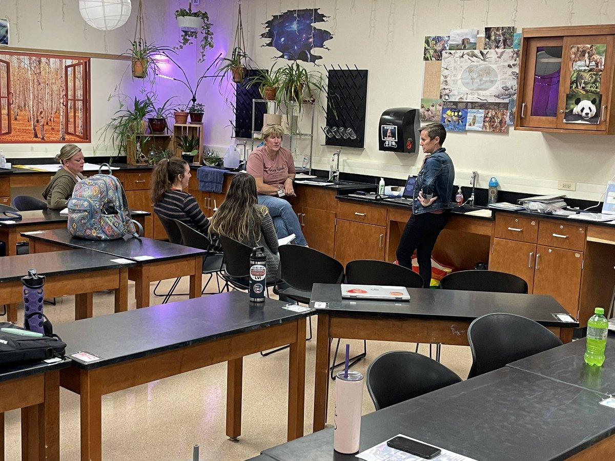 MathieMorgan12's tweet photo. #CPSBePresent Small groups with personalized PD. @Proud2BRog https://t.co/fb1e8UUpSh