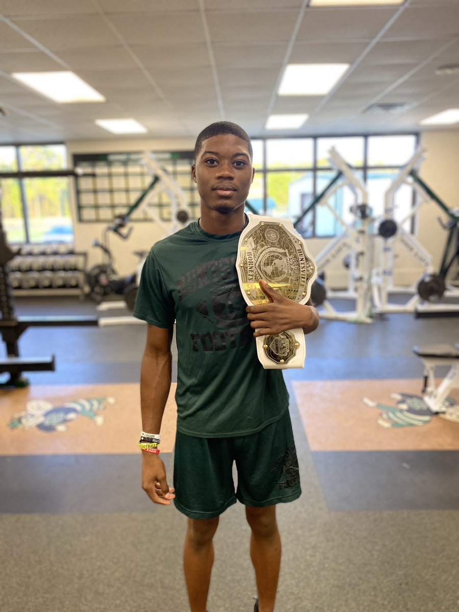 _HuntsvilleFB_'s tweet photo. Defensive player of the week Vs. Montgomery, Traevon Johnson! https://t.co/1tByJ9WCZV