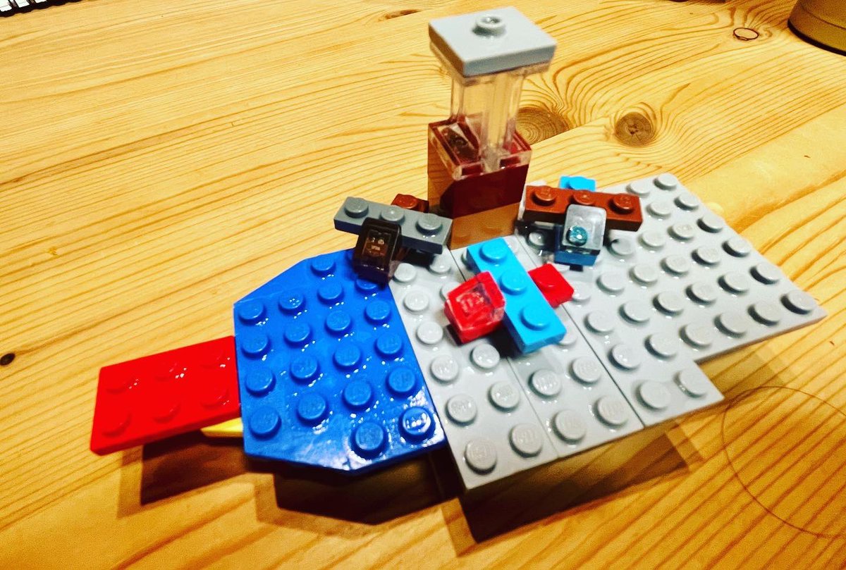 sotalegobuilder's tweet image. ちびっ子レゴビルダー「SOTA」が作る設計図の無いデザイン

#ミニ空母
#ミニ戦闘機

#写真のみが設計図
#SOTA_LEGOBUILDER
#LEGOBUILDER
#lego