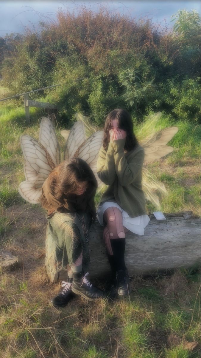 TheeSkarlet's tweet photo. A litteral dream>> #farries #wings #pixiegirlsww #nature #outside #aspire #forrest #trees #cat #pixiecats https://t.co/tqoQRDYwrZ