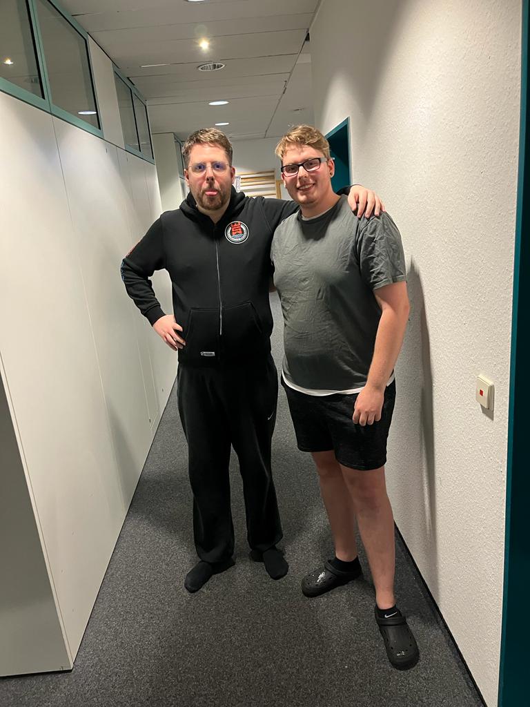 Endlich habe ich auch ein Bild mit <a href="/Broeki2/">Broeki</a> <3 Meeeeega Sympathisch.