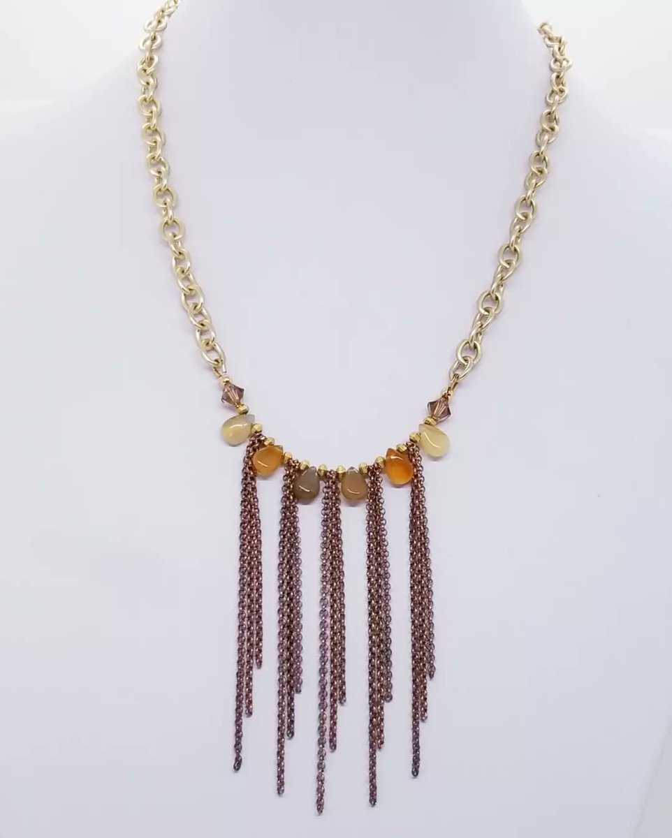 SandAloma's tweet photo. The stylish Blaze necklace is a whole new experience, it features Swarovski Light Topaz crystals, Agate briolettes with copper chains, and gold accents.
#sandalomadesigns #agate
#briolette #wearsandaloma #cablechain #Jewelry #fashion #Jewellery #necklace #handmade #accessories https://t.co/hJNRUIYX9e