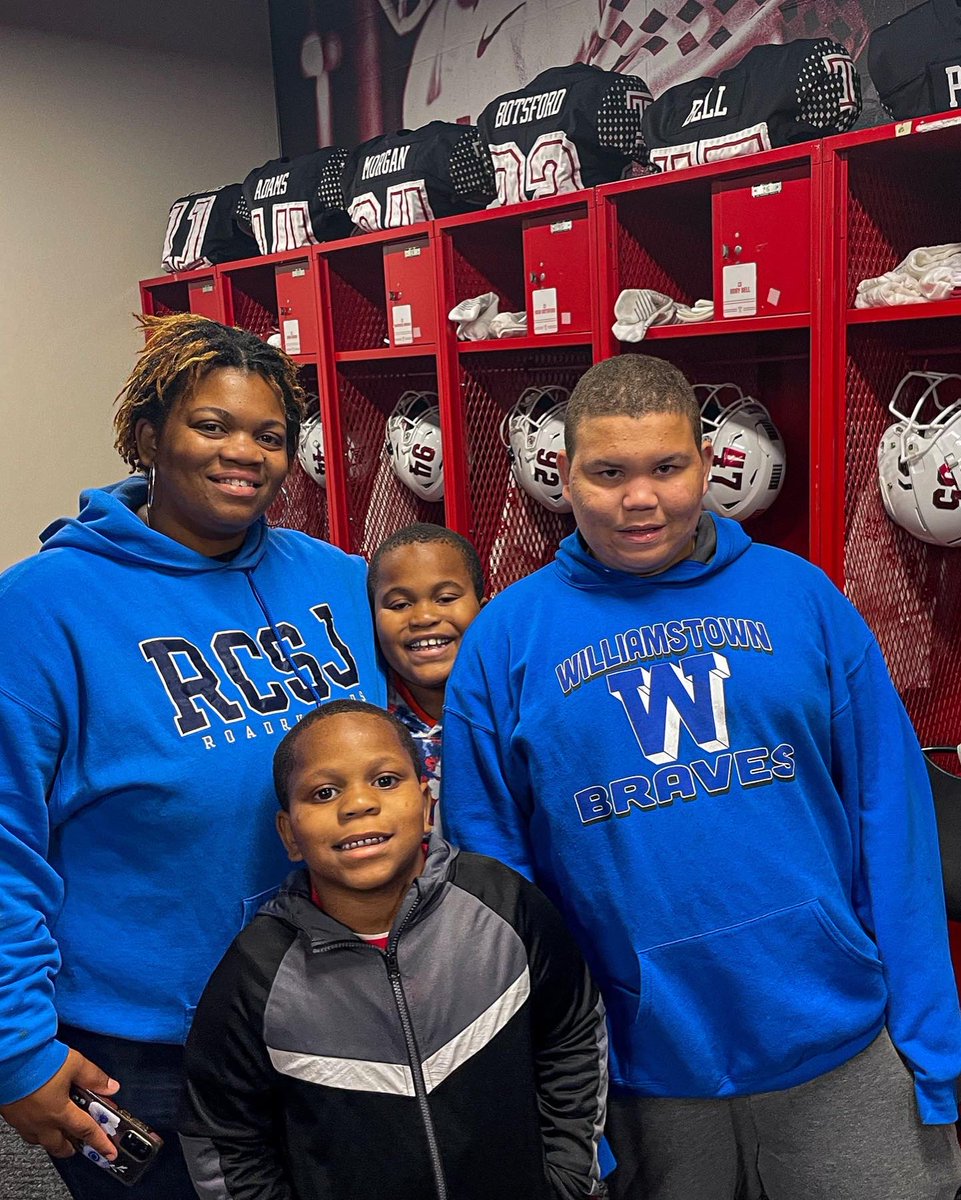 Big Brothers Big Sisters Independence (@indbigs) on Twitter photo On Saturday, 200 Littles, Bigs, & their families watched <a href="/Temple_FB/">Temple Football</a> win 28-0 at the Linc! They also toured the <a href="/Eagles/">Philadelphia Eagles</a> locker room, and led the halftime high five tunnel. Thank you to the @templeuniv athletic department for making all of this possible. Go #Owls! On Saturday, 200 Littles, Bigs, & their families watched <a href="/Temple_FB/">Temple Football</a> win 28-0 at the Linc! They also toured the <a href="/Eagles/">Philadelphia Eagles</a> locker room, and led the halftime high five tunnel. Thank you to the @templeuniv athletic department for making all of this possible. Go #Owls!