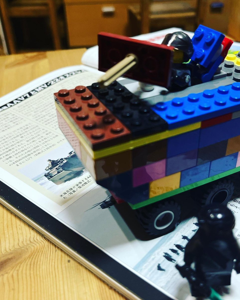 sotalegobuilder's tweet image. ちびっ子レゴビルダー「SOTA」が作る設計図の無いデザイン

#装甲輸送車
#aav7 

#写真のみが設計図
#SOTA_LEGOBUILDER
#LEGOBUILDER
#legophotography