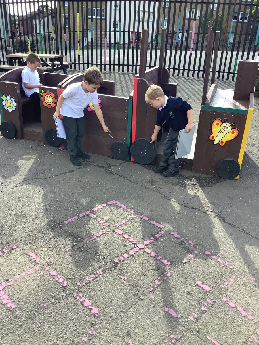 MrsMacaulayCPS's tweet photo. Primary 1A have been learning about shapes and enjoyed their shape hunt in the playground this afternoon. @carmondean_ps @mathsweekscot https://t.co/0yS9zFIRYY