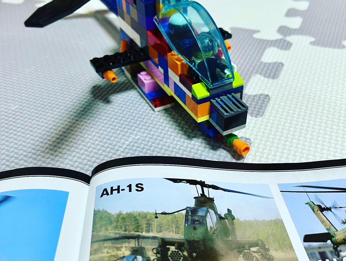 sotalegobuilder's tweet image. ちびっ子レゴビルダー「SOTA」が作る設計図の無いデザイン

#ヘリコプター
#コブラ
#ah1s 
#ah1sコブラ 

#写真のみが設計図
#SOTA_LEGOBUILDER
#LEGOBUILDER
#lego