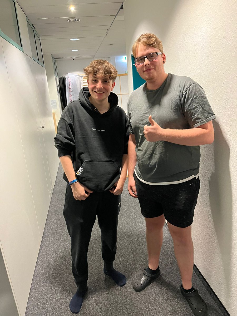 GaLiGrü der "Keko" hier, hat mich mega gefreut dich mal Persönlich zu sehen <a href="/itskarni/">Karni</a> und natürlich musste ich mit ihm auch noch ein Foto machen <3