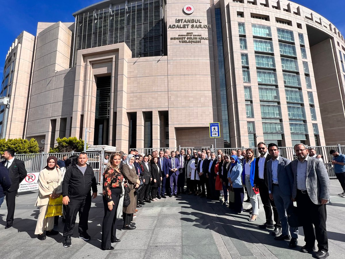 isamesihsahin's tweet photo. Parti Sözcümüz Serkan Özcan Merkez Bankası Bşk. hakkında yaptığı eleştiri nedeniyle Savcılığa ifadeye çağrıldı. İfadede avukat olarak hazır bulunduk. 

Aslında Serkan Beyin konuşmaları ders niteliğinde. Keşke şikayet etmek yerine ders almayı tercih etseydiniz. @serkanozcan1 https://t.co/Ab9zSCMqYi