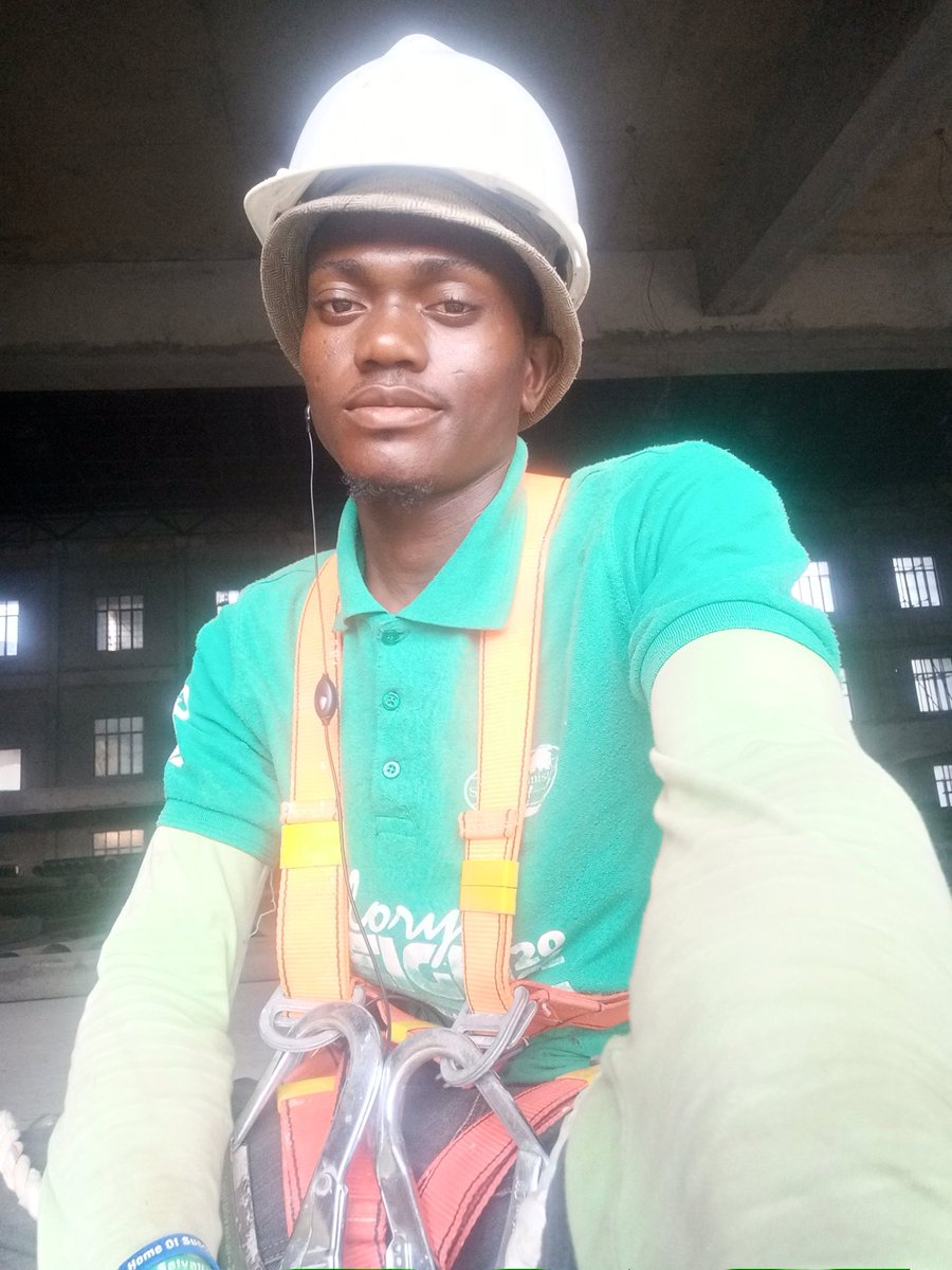 juxtgogo's tweet photo. Work at height dey change perspective literally... God abeg 🤲
✨✨✨
#Designeer https://t.co/yDDZDTtx0j