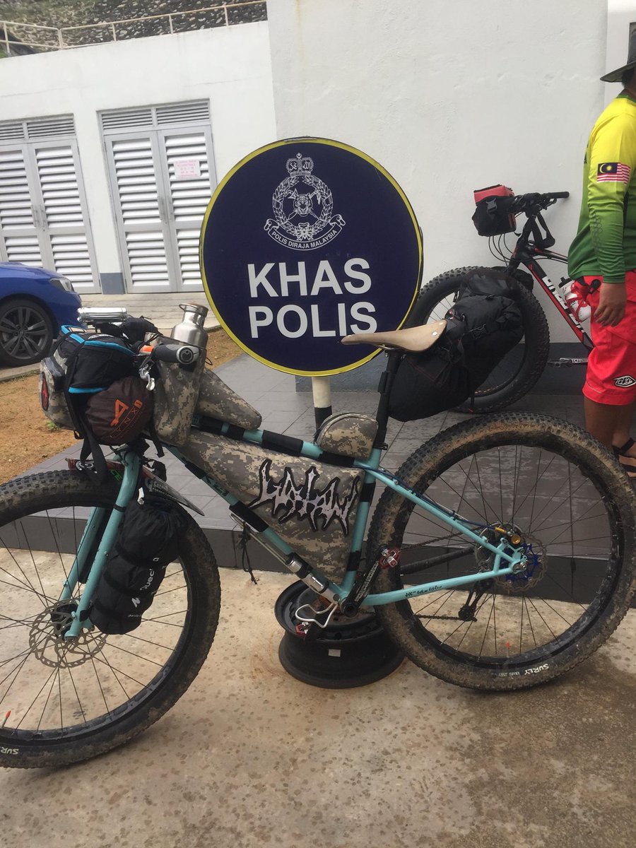 andybikepacking's tweet photo. polis pitstop, just for the polis.. hahaah

#bikepacking #bikepacker #fatbike #fatbiker #framebag #minivelo #gravelbike #adventurebike #cargobike #cycling #bikelife #mtb https://t.co/7W87n3I4ez