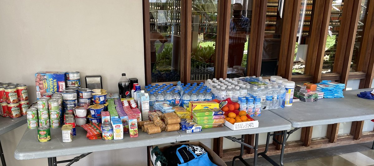 Derecho_UPR's tweet photo. Centro de Acopio en la Escuela de Derecho UPR disponible para estudiantes, empleados y comunidad. Brindamos apoyo para completar formulario FEMA. Espacio para recargar equipos. Hoy lunes 26 de septiembre de 9:00am a 12:00md. ¡Te esperamos! https://t.co/NezIn16tCp