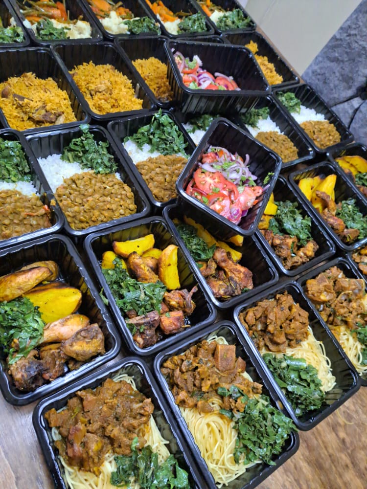 mama_hawi's tweet image. My name is mama hawi. I&apos;m an amazing chef and make amazing meals. Times have been so hard and I haven&apos;t gotten work in two months. Please help share my work,I do meal prep, catering,cooking lessons. WhatsApp 0706550131 for any enquiries 
I am mobile.
Kindly rt widely 🙏🏼❤️