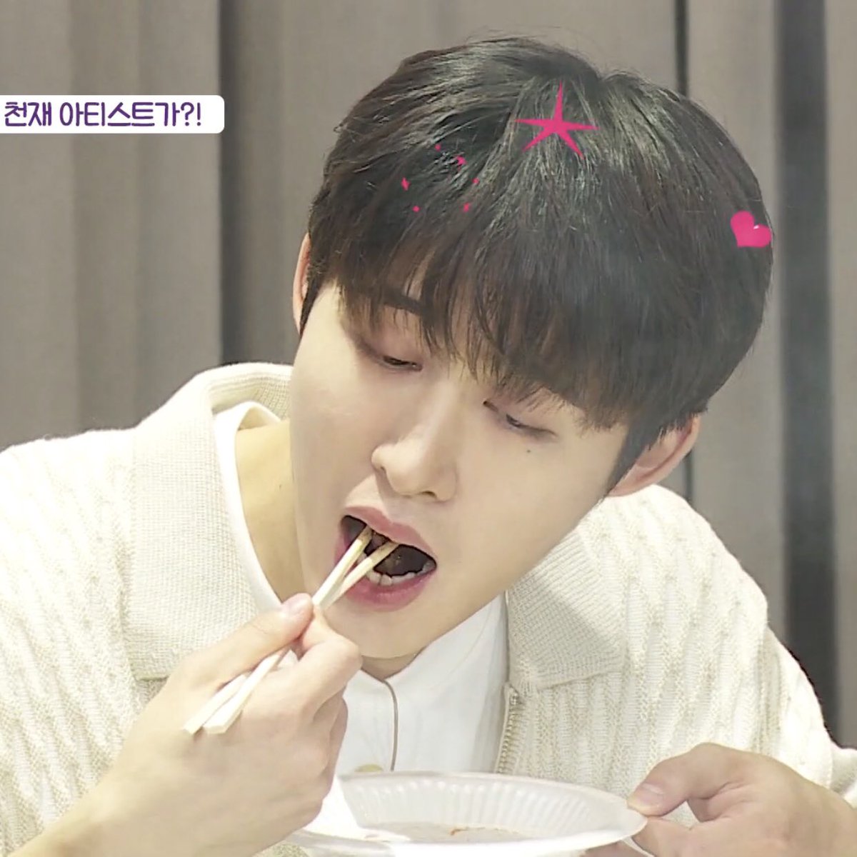 _binkyt's tweet photo. Vì tôi luôn có một chiếc bụng đói~😚 
#KimHanBin #shxxbi131 https://t.co/w3Lxw5I8pj
