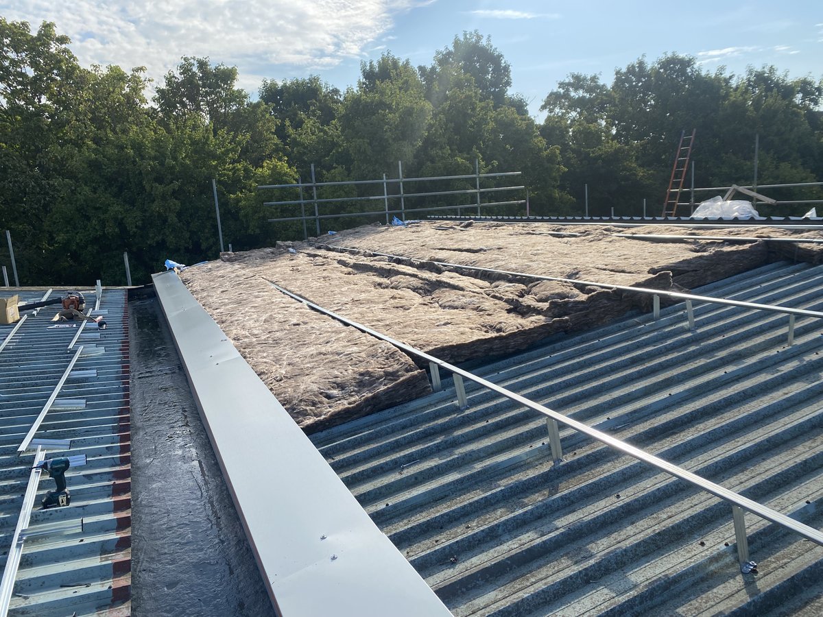 PracticalRoofCo's tweet image. Installation of insulated over-clad roof system to uninsulated building in Milton Keynes. #roofing #construction #healthandsafety