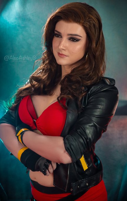 Boob posture is important in #cosplay photography ?

#blazefielding #streetsofrage https://t.co/Bii9