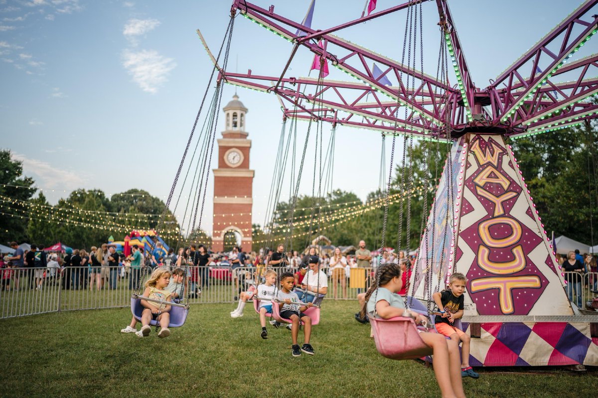 UnionUniversity's tweet photo. BEST. WEEKEND. EVER.
Family Weekend + Bicentennial Kick-off + Crowder π€―π«ΆπΎ
#Union200 #WeAreUU #unionuniveristy #familyweekend #davidcrowder #music #collegelife https://t.co/7Ip5SUBFHk