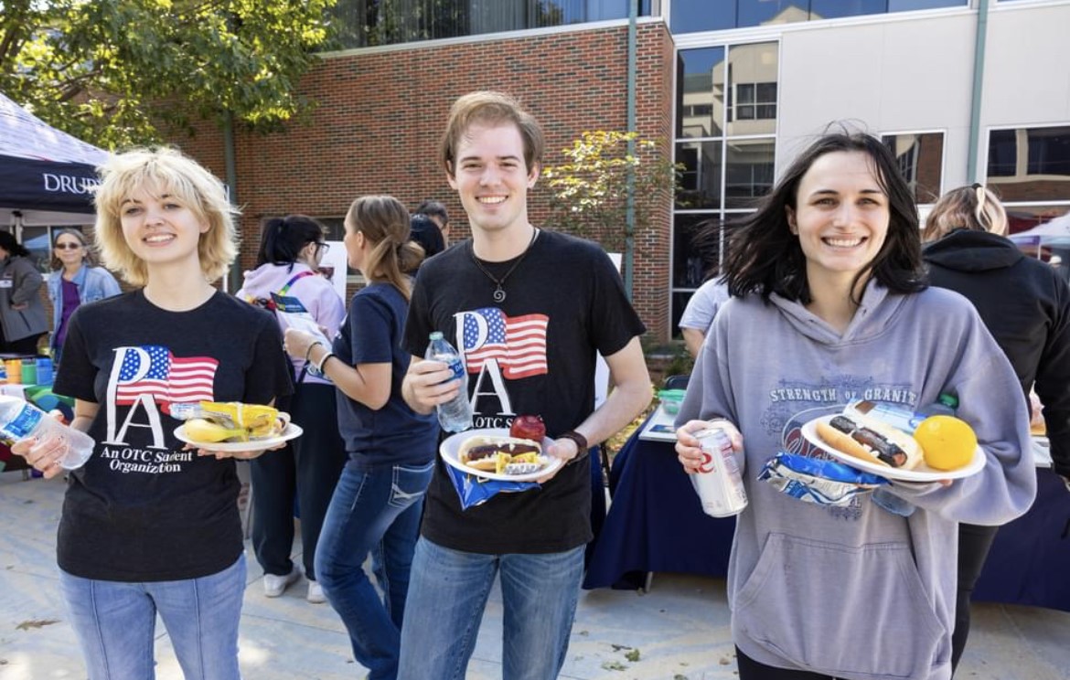ActiveOtc's tweet photo. Sun's out, club's out! @ActiveOtc #FallPicnic https://t.co/dyw9PbuTwC