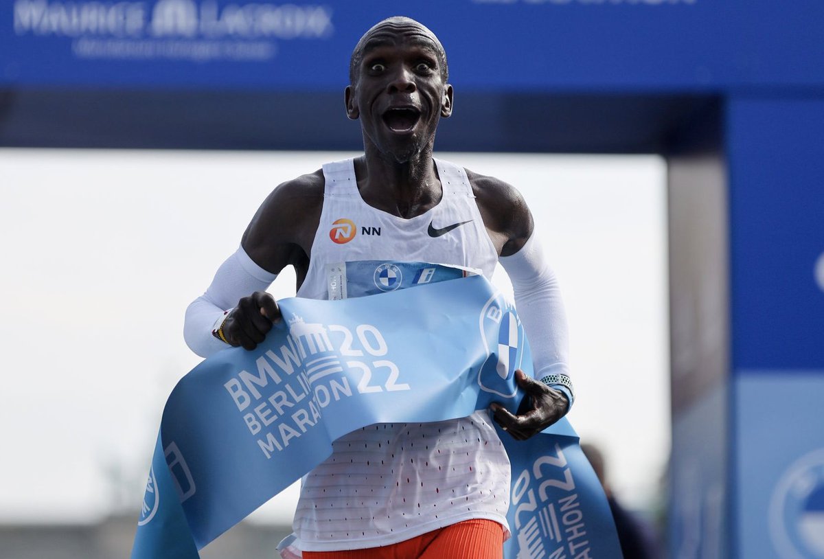 I know the photo of the butt punt was great and all, but the pure joy on Eliud Kipchoge's face after lowering his own WR at the Berlin Marathon has gotta be the best photo of the weekend (pc: <a href="/ChristophSoeder/">Christoph Soeder</a>) 
wsj.com/articles/eliud… via <a href="/WSJ/">The Wall Street Journal</a>
