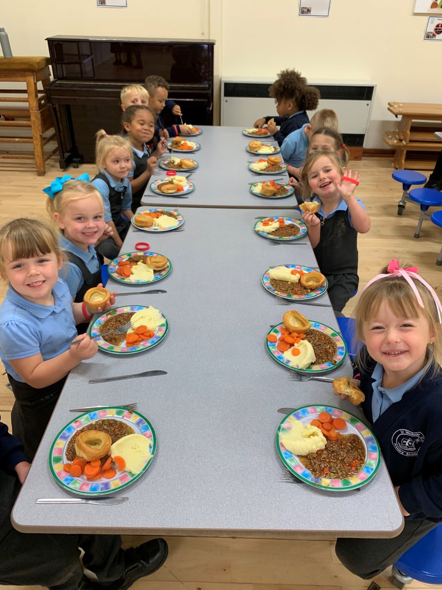 How wonderful to visit <a href="/StNicPriAcad/">St Nicholas CE Primary Academy</a> during lunch today <a href="/StNNoahsArk/">St Nicholas CE Primary Academy Noah's Ark</a> really enjoying their Minced Beef and Yorkshire Pudding
😋😋
#LoveBritishFood
<a href="/WilliamStukeley/">WilliamStukeley</a> 
@whaplodeprimary