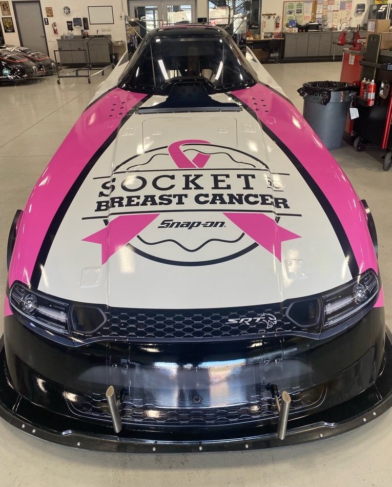 Snapon_Tools's tweet photo. We're kicking off Breast Cancer Awareness Month at the NHRA #MidwestNats with @CruzPedregon this weekend! Check out the Snap-on Funny Car decked out to support @ThePinkFund! #SnaponRacing #Snapon #SocketToBreastCancer https://t.co/FQ75ba6JYE