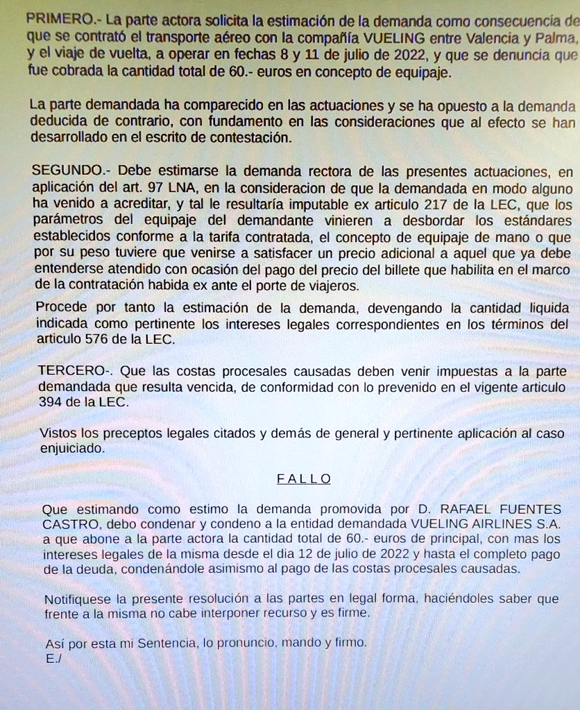 Rafa__Fuentes's tweet photo. Ni @vueling ni @Ryanair_ES deberían cobrar el equipaje de mano. Ellos lo saben, pero les sigue saliendo muy rentable hacerlo. https://t.co/piAVCDYvlZ
