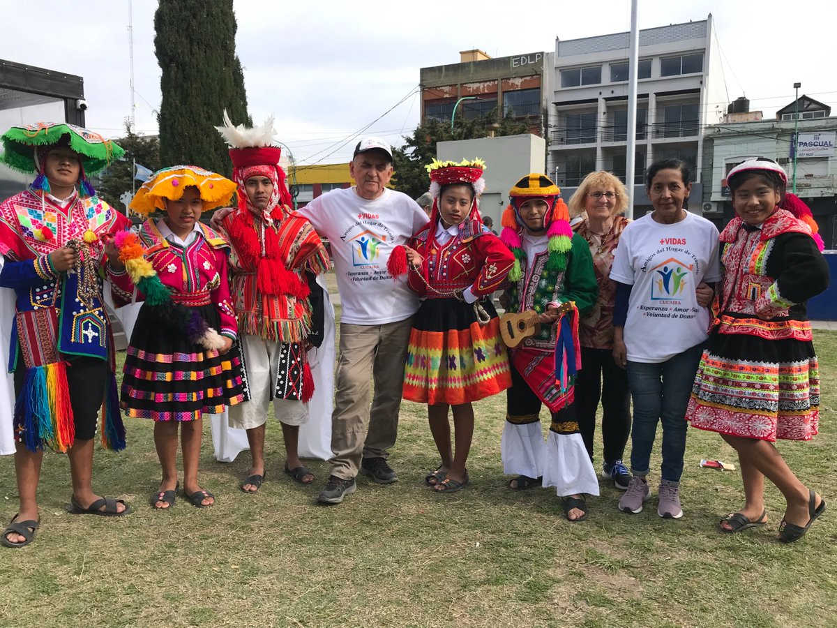 Cucaiba's tweet photo. 👉 La Asociación Amigos del Hogar de Tránsito del #Cucaiba una vez más en la 45 #FiestaProvincialDelInmigrante, promocionando la donación de órganos, tejidos y células. 😀
Muchas gracias a las Entidades Extranjeras de #Berisso por invitarnos a participar 🙌. https://t.co/Zbonzqle90