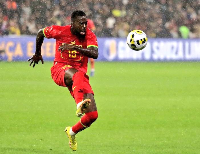 Nico Williams🇪🇦 e Iñaki Williams🇬🇭, dos hermanos que juegan para selecciones absolutas diferentes.

¿¿Conoces los otros casos??

🧵Abro hilo con más de 40 hermanos que juegan para diferentes selecciones absolutas