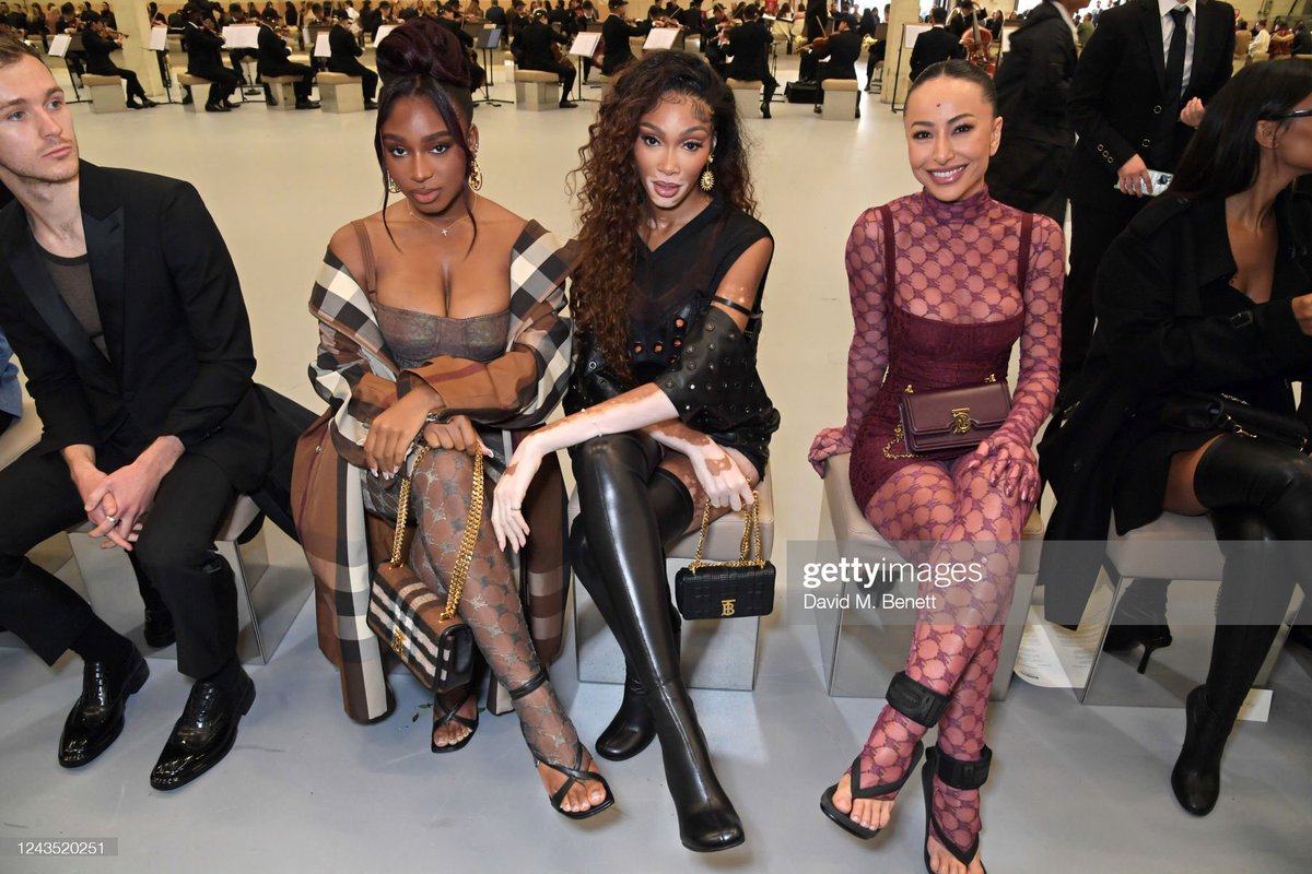 normanibrasiI's tweet photo. Normani, @winnieharlow e a brasileira @SabrinaSato no desfile da Burberry. 🇧🇷💕 https://t.co/WcDyfZ7Gv2