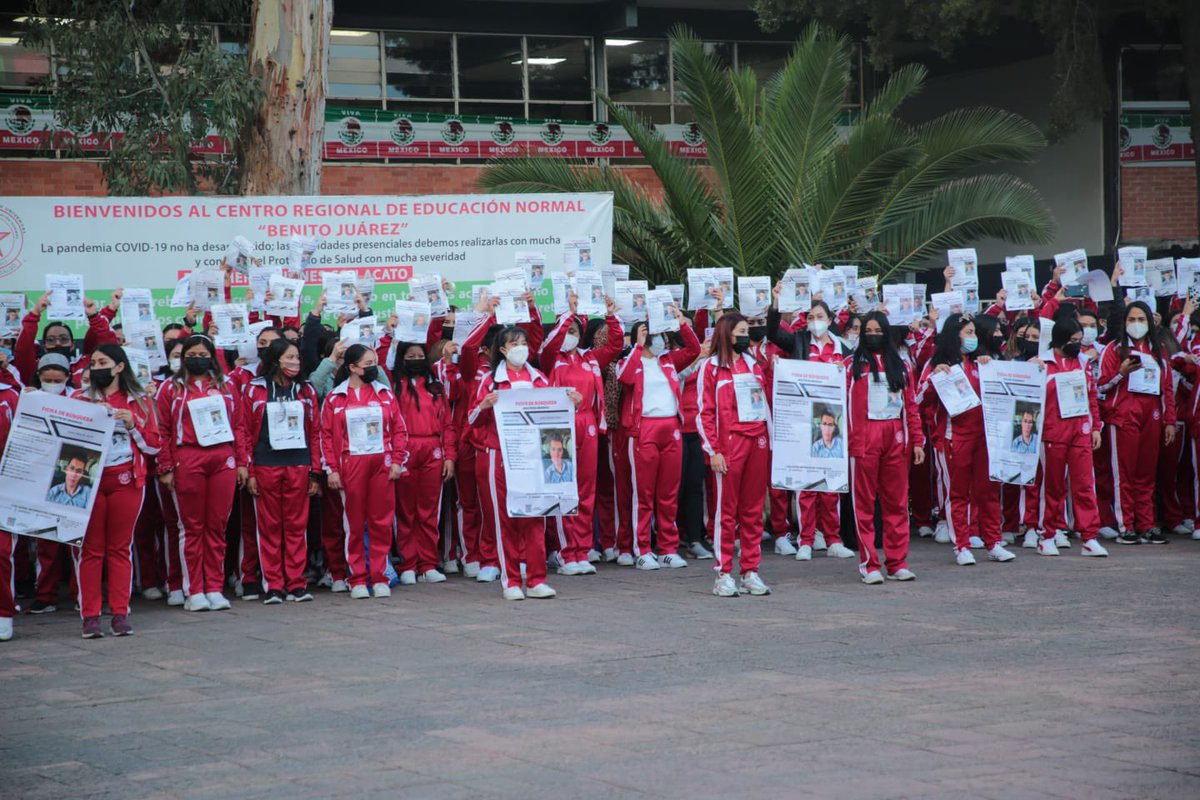 natycastrejonv's tweet image. En la ceremonia de Honores a la Bandera en el CREN “Benito Juárez” de #Pachuca me uno a la exigencia de la comunidad educativa de esta institución para encontrar al alumno Asael Hidalgo Calva, quien está desaparecido. 

#NatyCastrejón #ComunidadNormalista #LEF #CRENBenitoJuárez