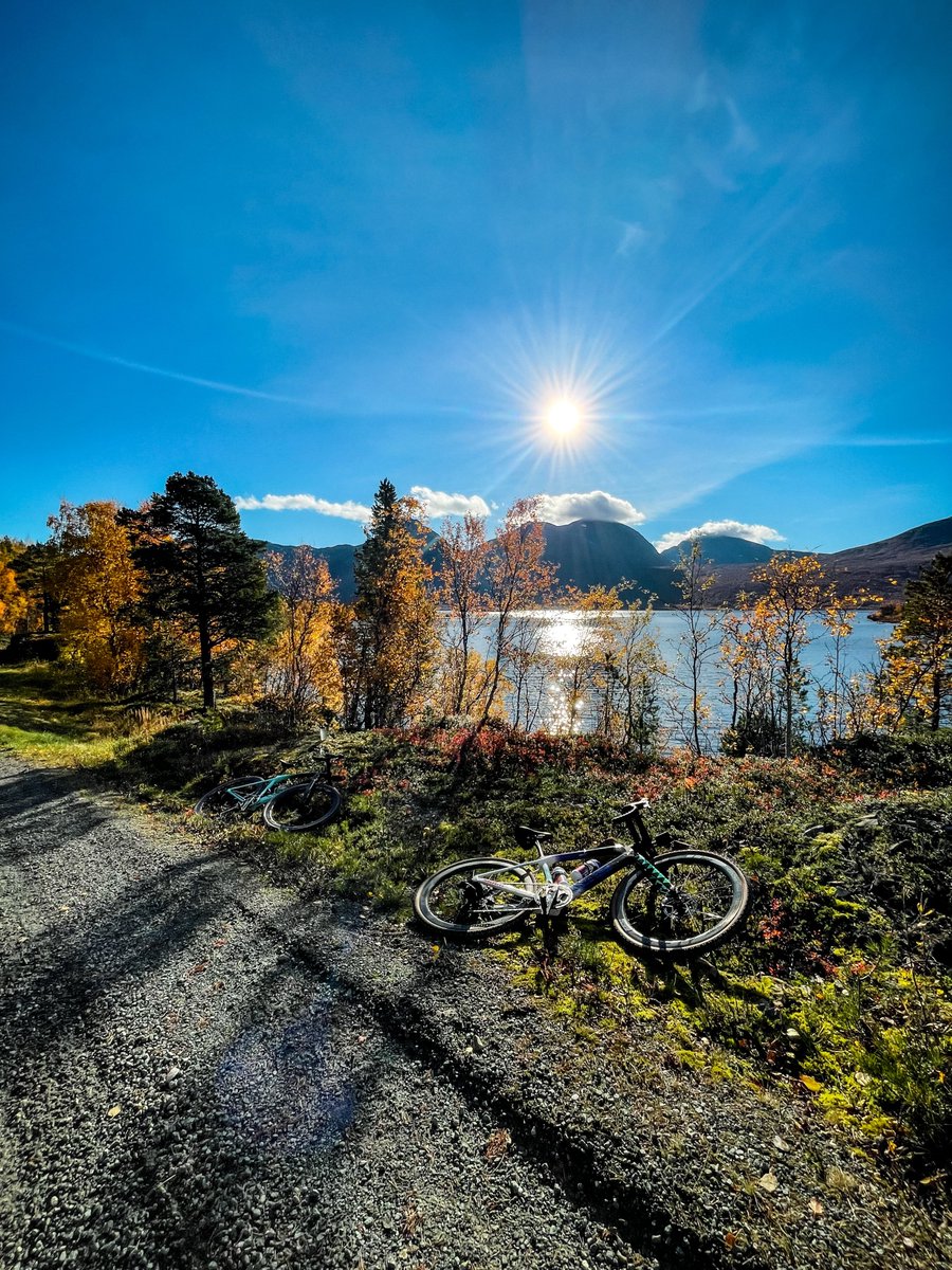 ValtteriBottas's tweet photo. Yesterday’s epic ride on the other side of the border 🇳🇴

#VB77 @tiffanycromwell https://t.co/jqEK8EVJez