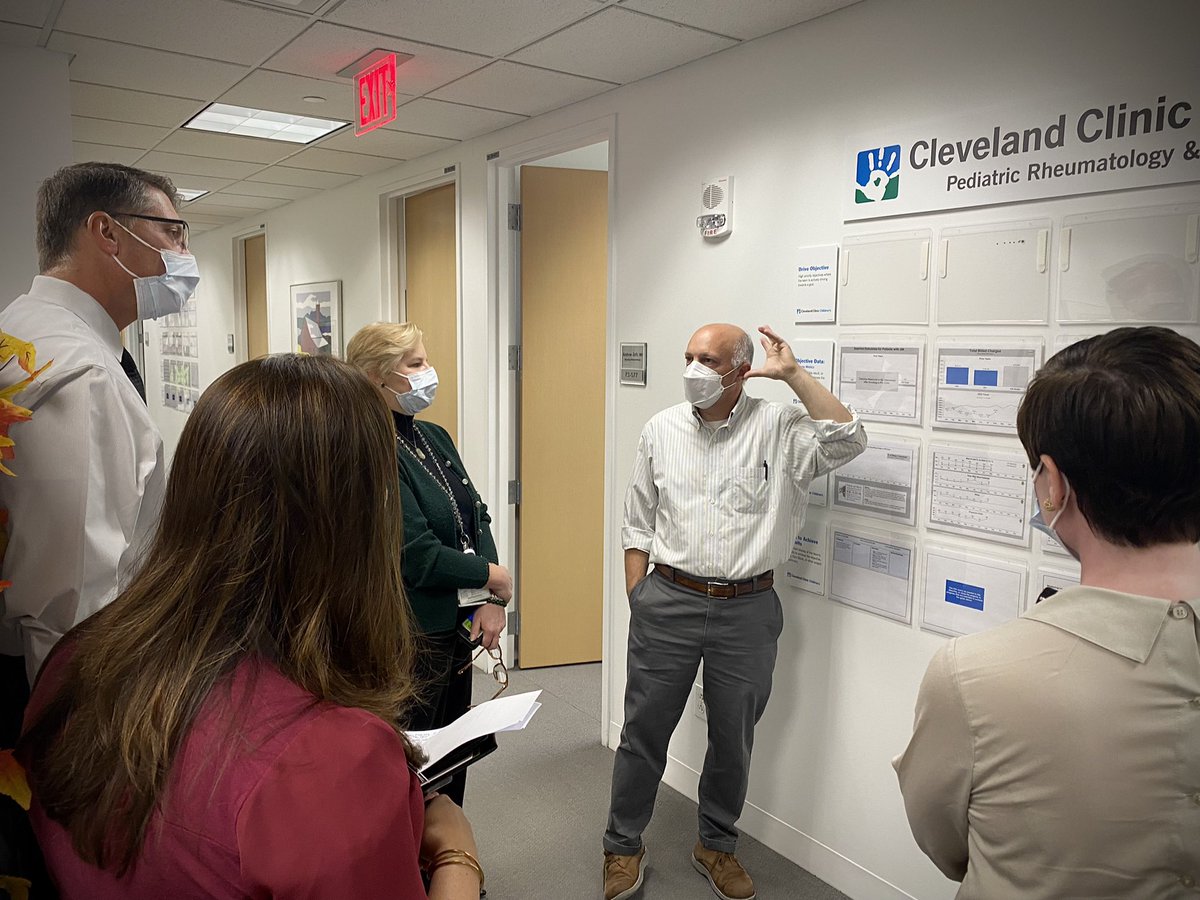 DanKubiakCI's tweet photo. @KarenMurrayMD and Dr. Zeft discussing at their visual board this morning how Pediatric Rheumatology at @CleClinicKids continues to drive quality and create access for patients. https://t.co/ZDQYHop2FY