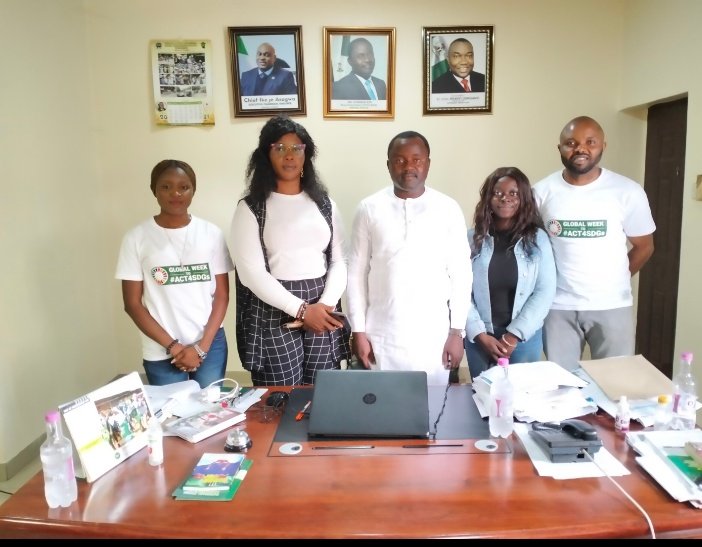 #SDGweek #EndOpenDefication #QualityEducation #Goodhealth
It was a robust discussion with the Secretary of ENSUBEB as I engage him on ways to improve the challenges in our basic education system and the health issue of #OpenDefication. With my team #followthemoney @Connected_dev