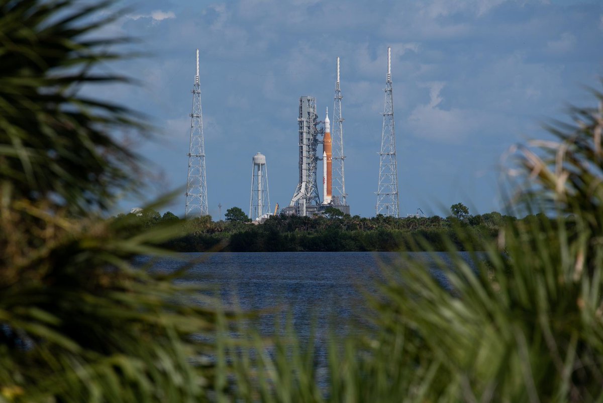 After reviewing the forecast for #Ian, we will roll our #Artemis I vehicle back to the Vehicle Assembly Building tonight. It was the right and necessary decision to keep our people and hardware safe: go.nasa.gov/3S7ZZZL