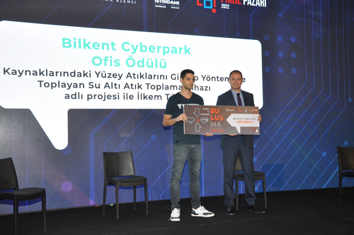 CyberparkTGB's tweet photo. .@TechAnkara Proje Pazarı’nda dereceye giren firmamız @planktontech’e Genel Müdürümüz @FarukInaltekin ofis ödülünü takdim etti.

Firmamızı tebrik ediyor ve başarılarının devamını diliyoruz 👏🏻 https://t.co/qo5PjAe7yA