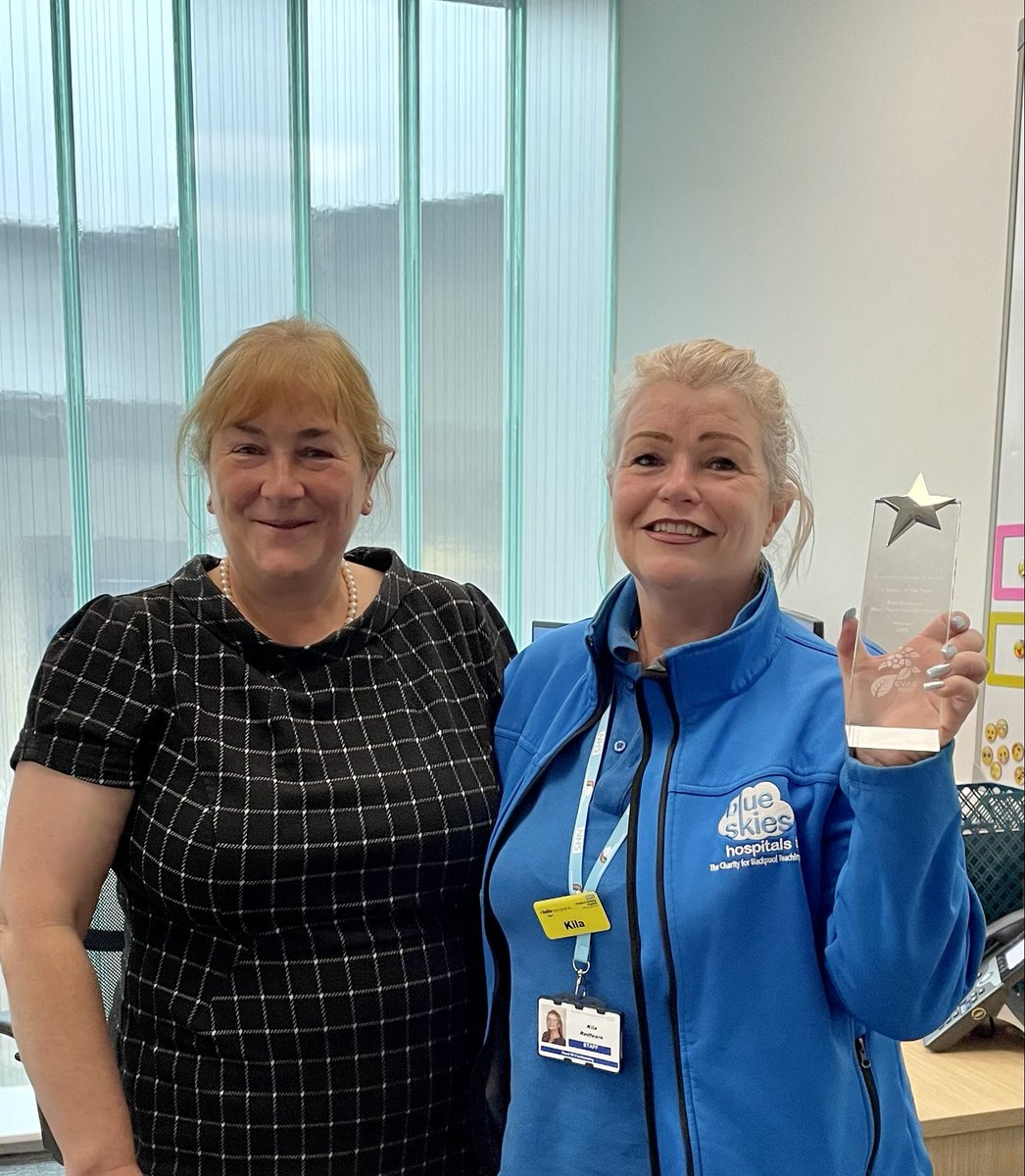 Great to catch up with ⁦<a href="/kilaredfearn/">Kila Redfearn</a>⁩ to see her award in recognition of the fab work she does for ⁦<a href="/BlueSkiesFund/">Blue Skies Hospitals Fund</a>⁩ the charity of ⁦<a href="/BlackpoolHosp/">NHS Blackpool Teaching Hospitals 💙🌈</a>⁩