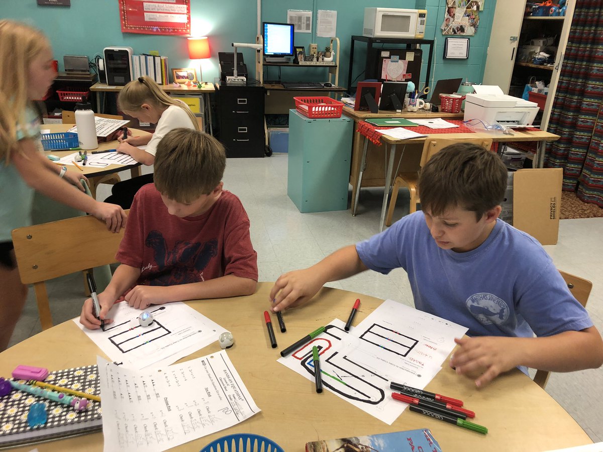 llamaclass's tweet photo. Learning to code with Ozobots in TAG! https://t.co/Ma9laPNzdD