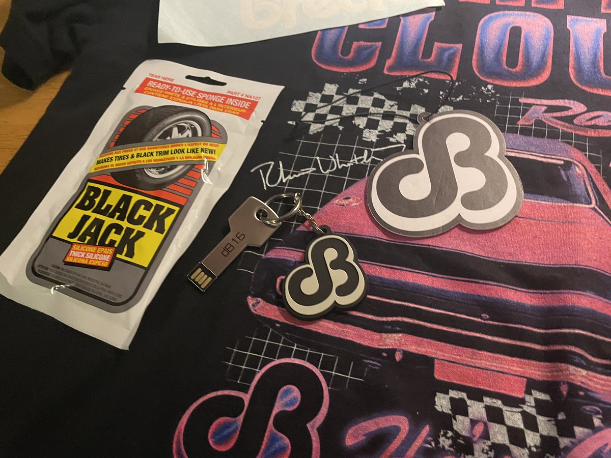 dailybreadmusic's tweet image. USB 1.6 features over 240 original beats, remixes, demos, and bumps chronicled by year from 2008 - 2022. Comes with custom air freshener and tire wipe.