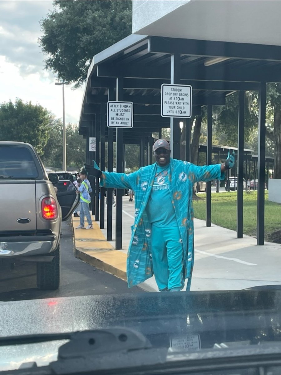 RodneyGabriel10's tweet photo. Dropping my kids off to school this morning.... @ian693 #FinsUp https://t.co/DVpd4uy2oN