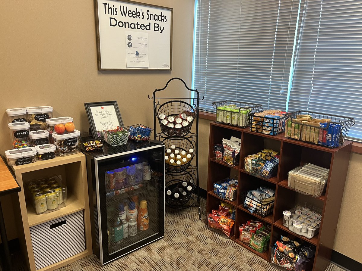 OakCreekElemen1's tweet photo. Thanks to this week’s snack sponsor Stellar Investment Luxe Destinations Management Services! Our staff will be well fed this week! #OCESstrong #ComalISD #ocelots #SnackCorner 🐾🐆 https://t.co/A2jQGG76fa