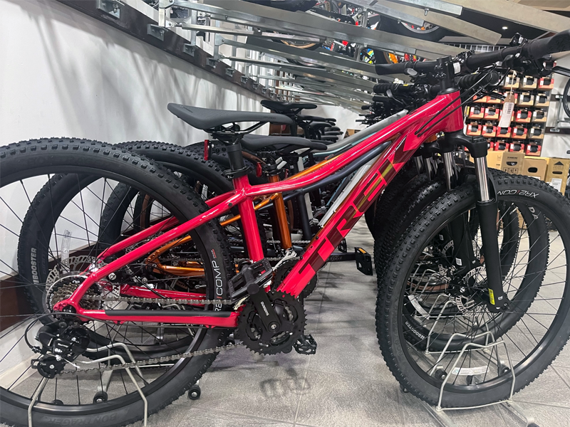 CycleRevo_'s tweet photo. 𝗧𝗮𝗸𝗲 𝗮 𝗹𝗼𝗼𝗸 𝗶𝗻𝘀𝗶𝗱𝗲 𝗼𝘂𝗿 𝗜𝗽𝘀𝘄𝗶𝗰𝗵 𝘀𝘁𝗼𝗿𝗲! We've got everything you need from top-of-the-range bikes and accessories all the way through to stylish apparel, come down and see us on Foxhall Road!🤩👀🔥🚴

#cycle #bikeporn #cyclinglife #bikelife #bikelovers https://t.co/1F9fhYD7Np