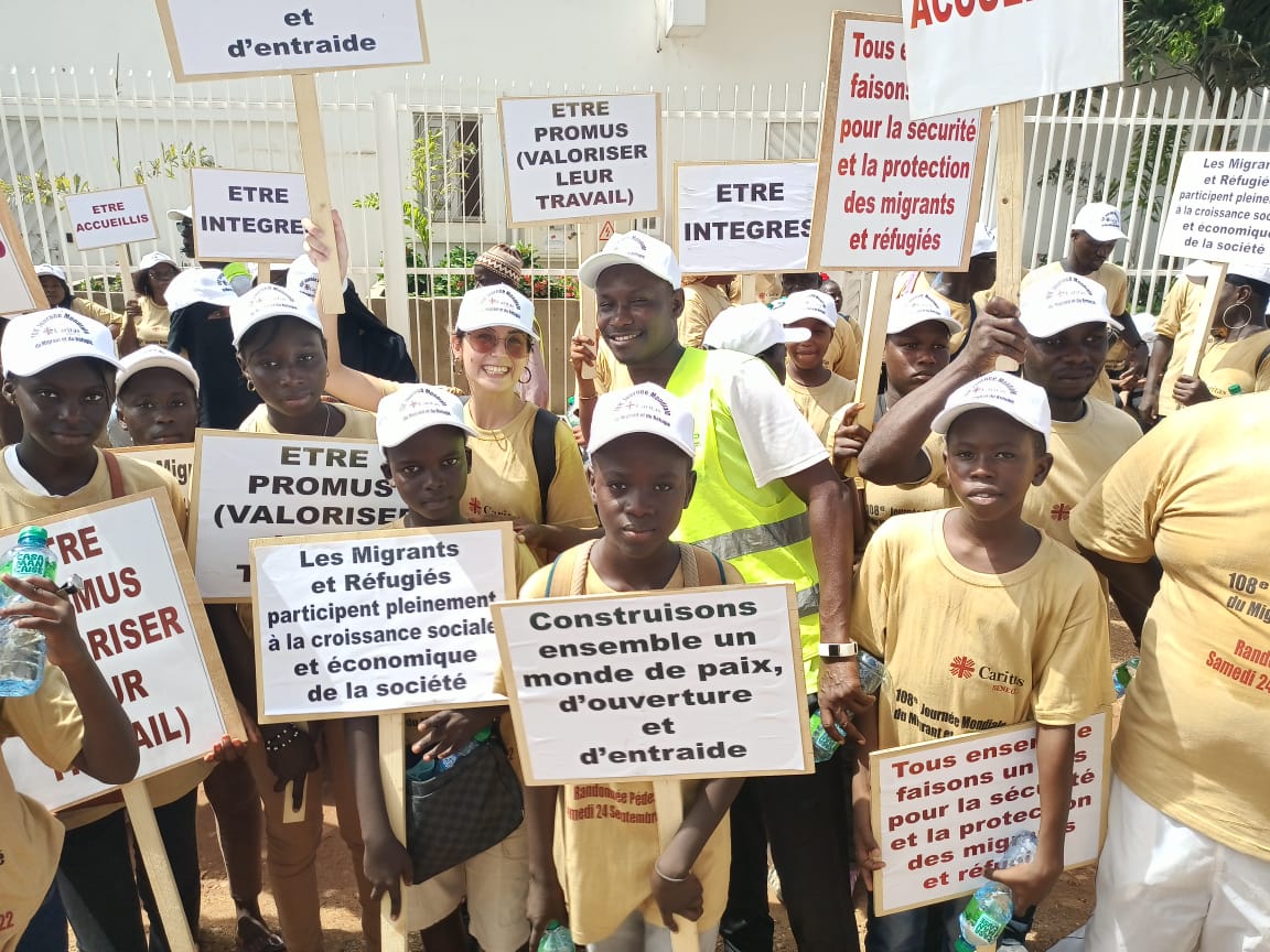 #caritassenegal #caritasinternational #pari
Merci à tous pour la forte mobilisation!! La randonnée pédestre fut une réussite ! #journéeMondialeduMigrantetdurefugié