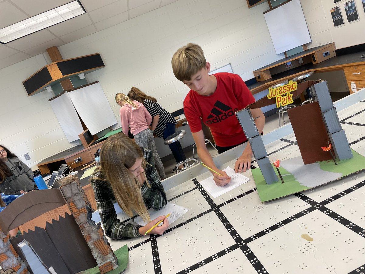 dbjoyner4's tweet photo. And the gate building begins… Starting off our manufacturing unit to learn reverse engineering, tool safety, planning and measurement. @SMSIWCS #SMSHUB7 https://t.co/KJEgHnpKca